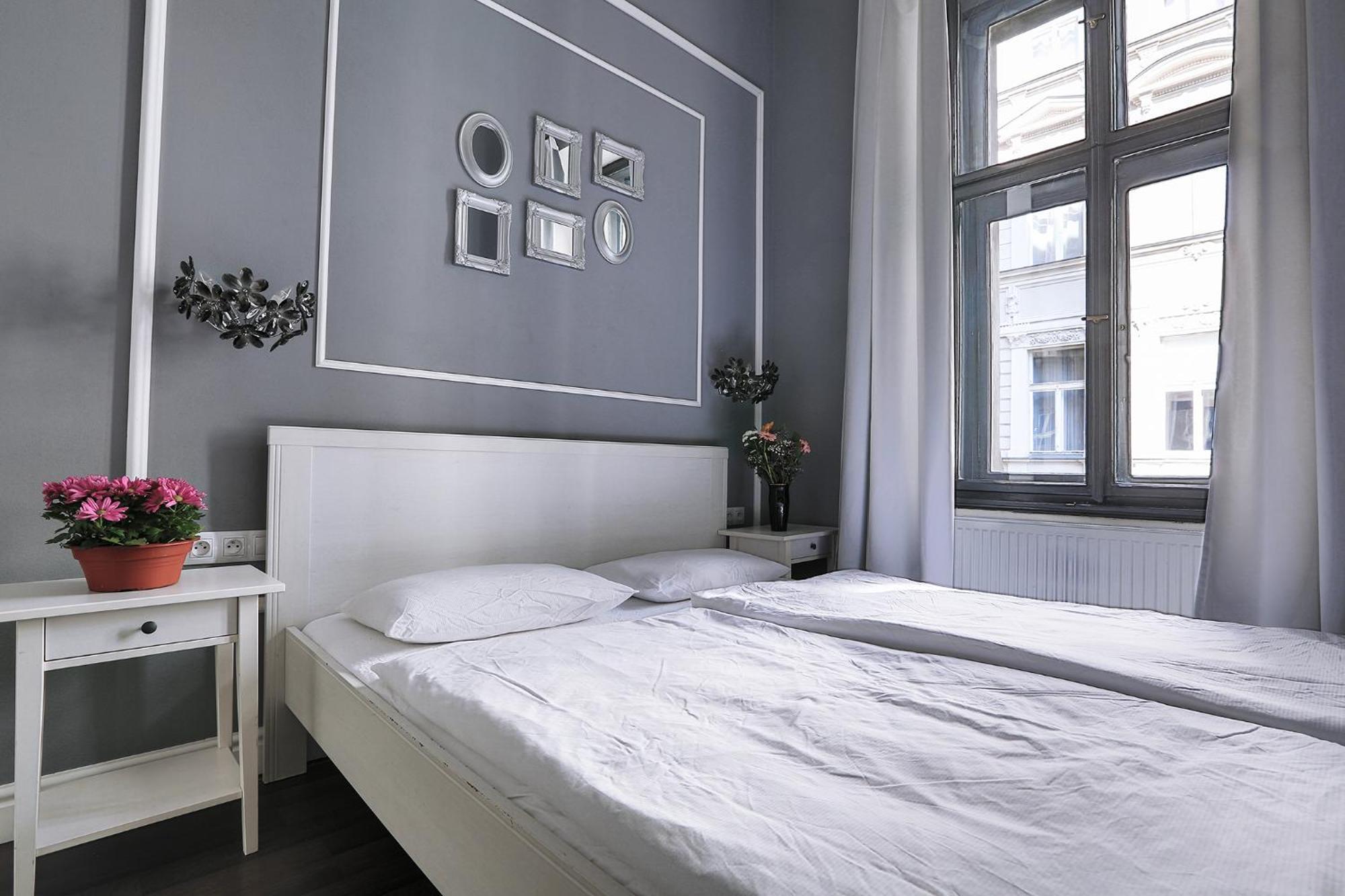 Two-Bedroom Haven In The Old Town Prága Kültér fotó