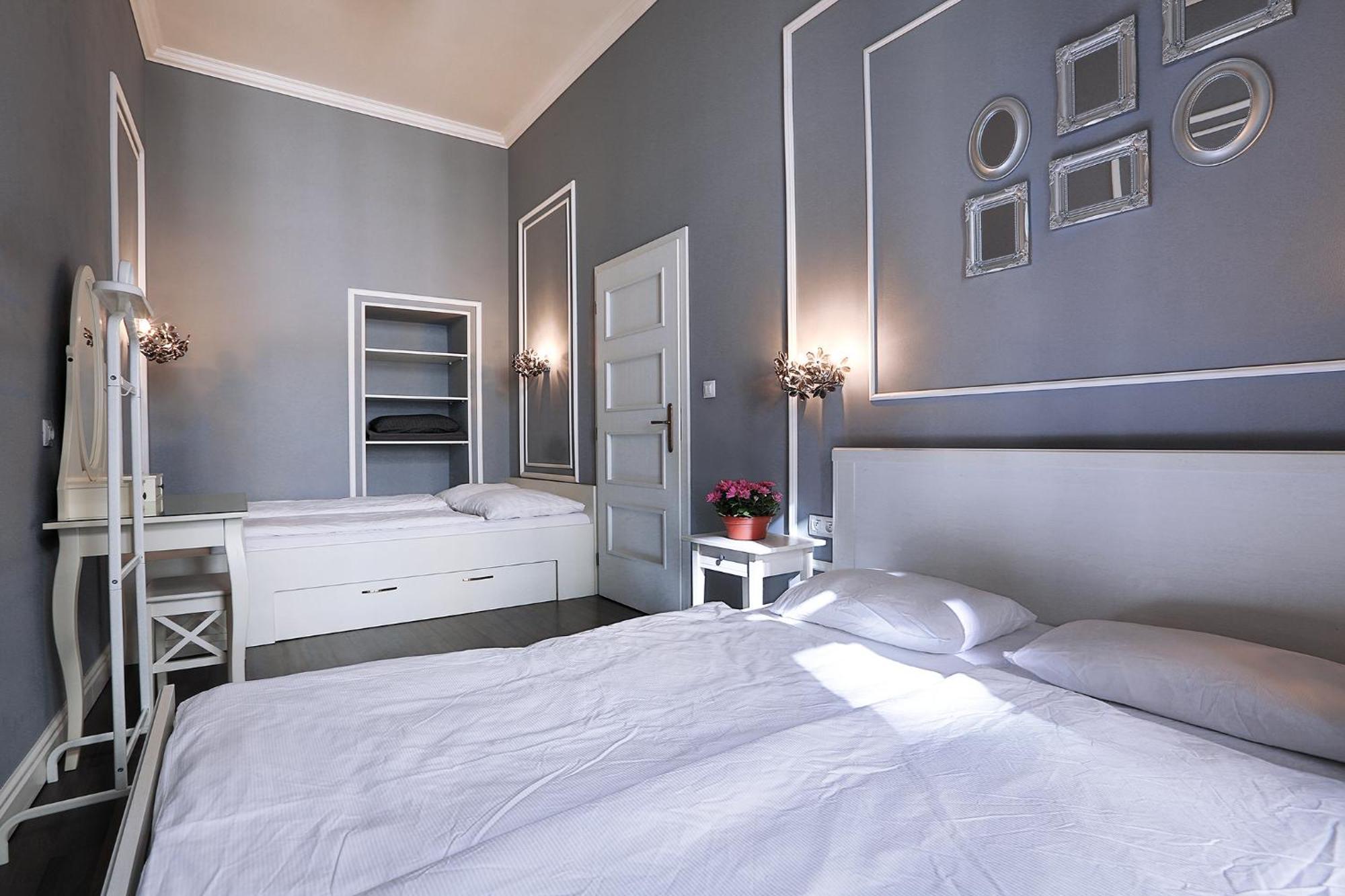 Two-Bedroom Haven In The Old Town Prága Kültér fotó